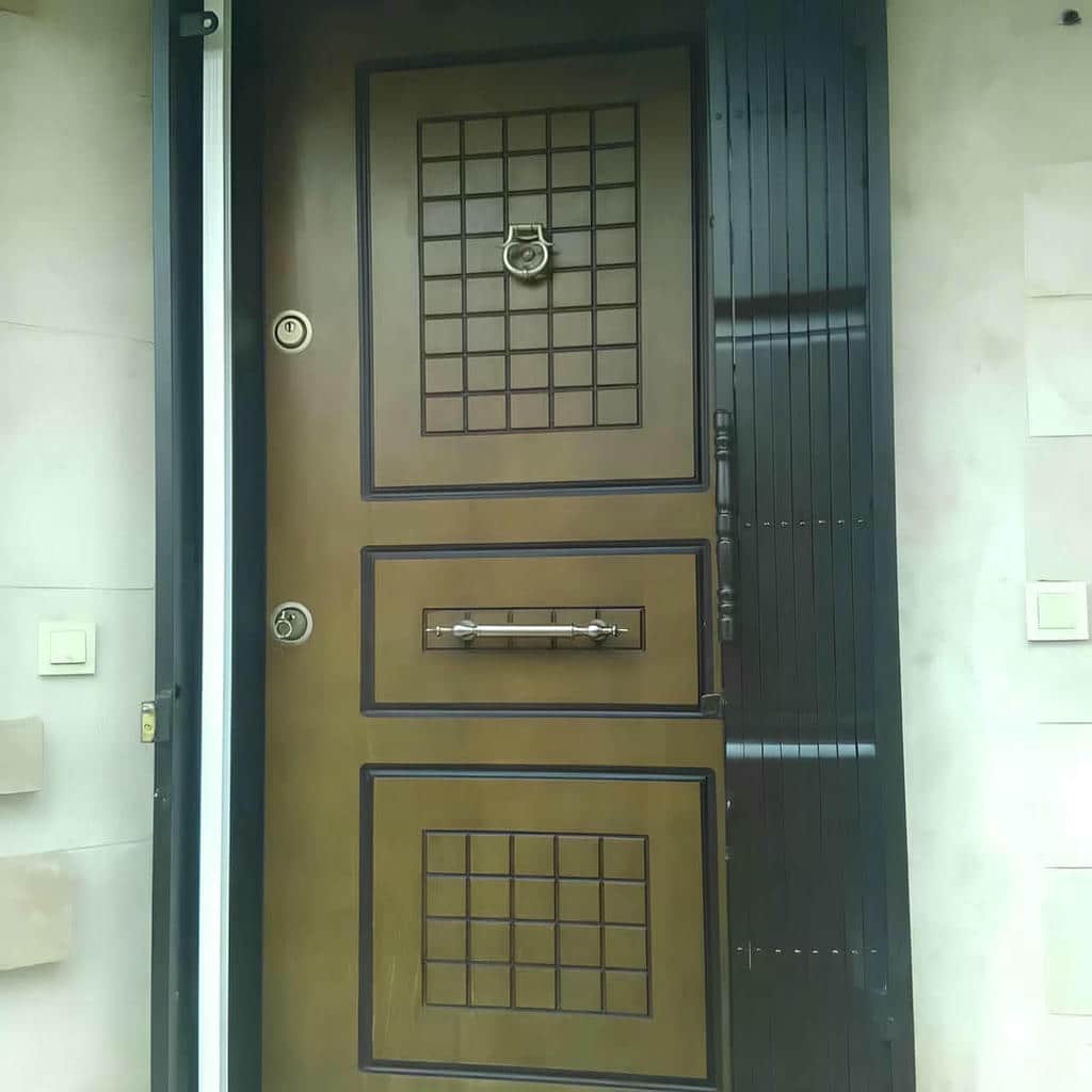 طرح هندسی درب آکاردئونی مشکی طلایی