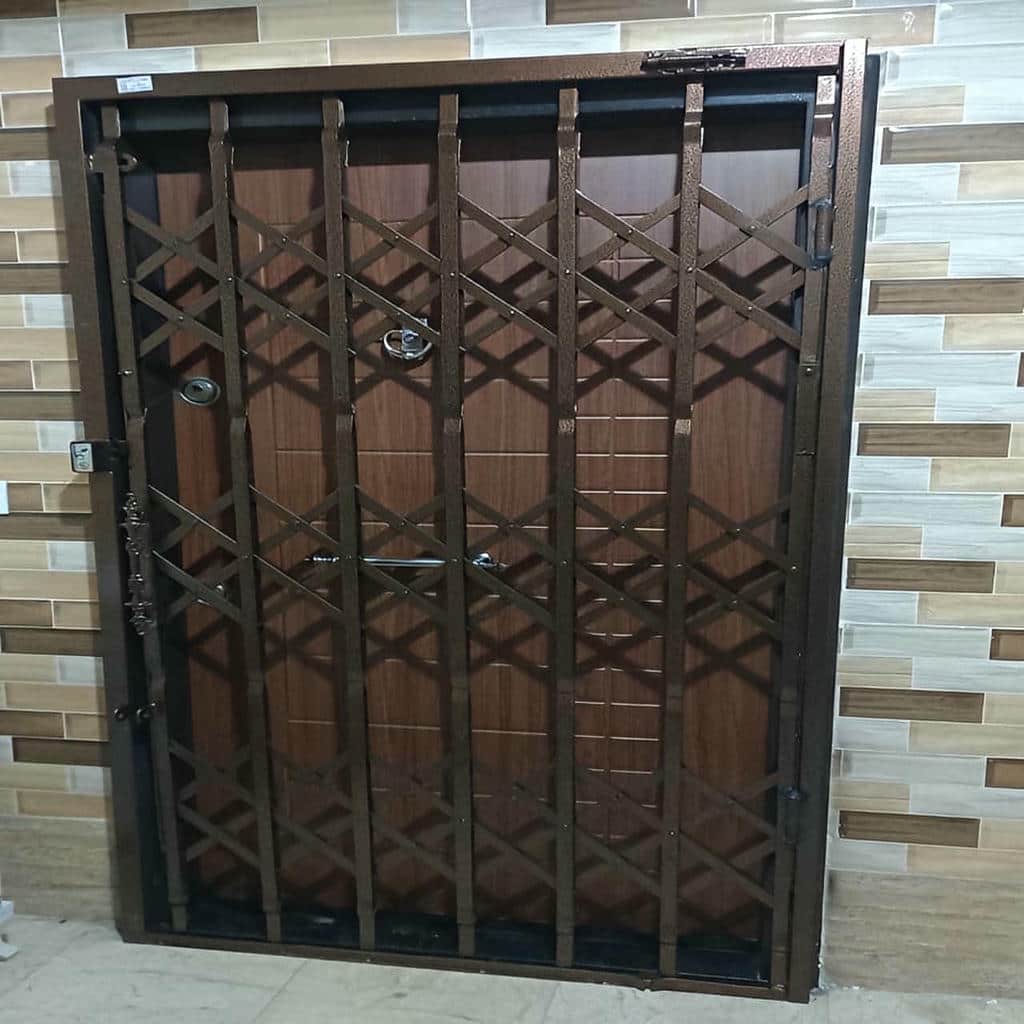 قیمت درب آکاردئونی سلطنتی گل دار بر اساس سفارش