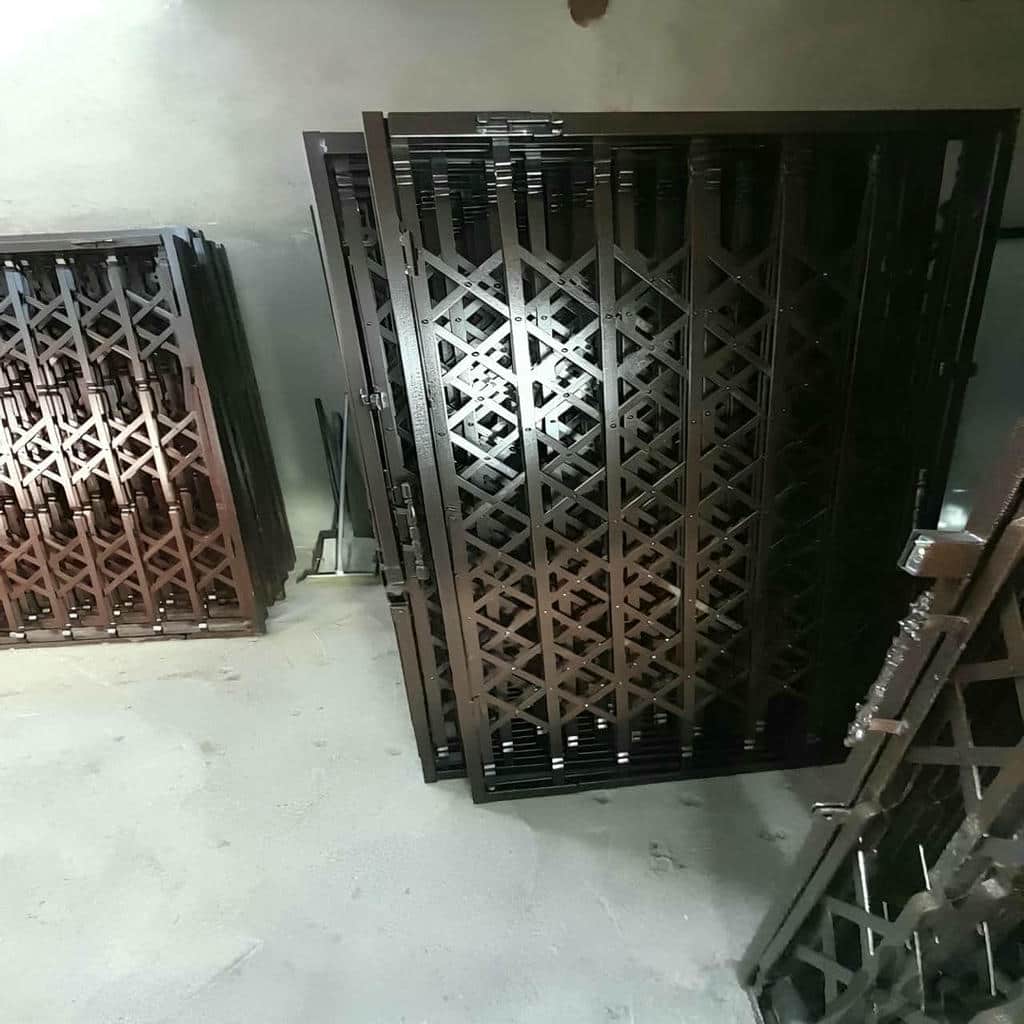 اجرای درب ریلی آکاردئونی کم جا با ریل تراز