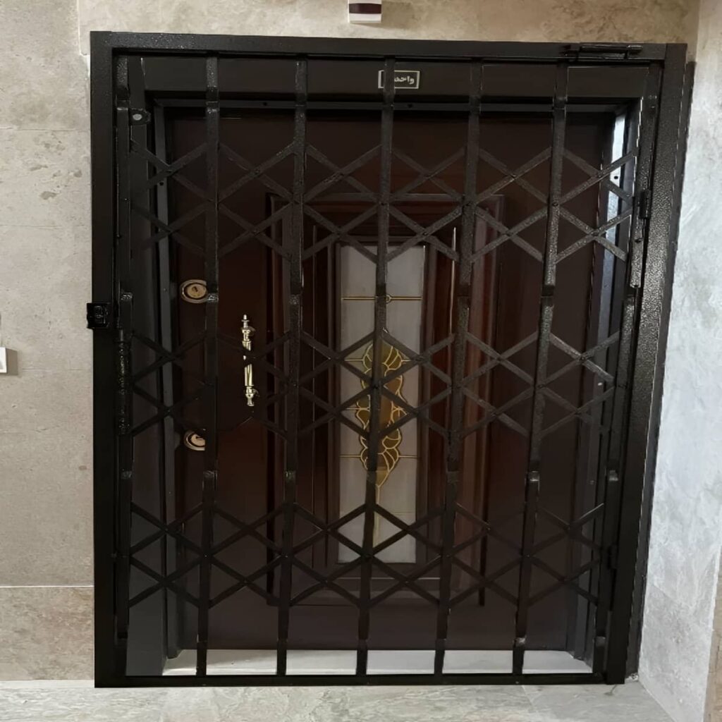 ساخت درب آکاردئونی ضد سرقت با قفل توکار