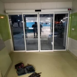 11 مدل درب اتوماتیک شیشه ای تک لنگه لولایی