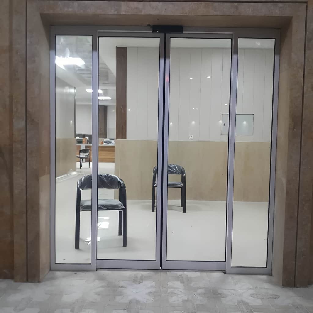 نصب درب اتوماتیک شیشه ای پرتردد مجتمع