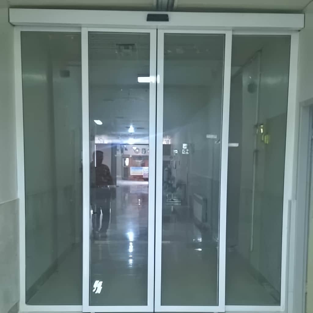خدمات نصب درب اتوماتیک شیشه ای موتور آرام