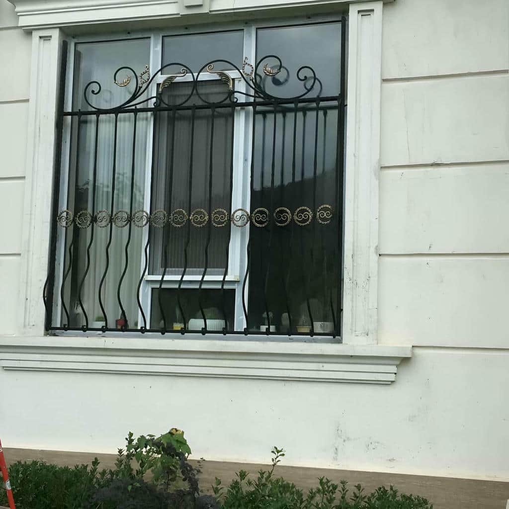 12 طرح حفاظ پنجره جای گلدان دار