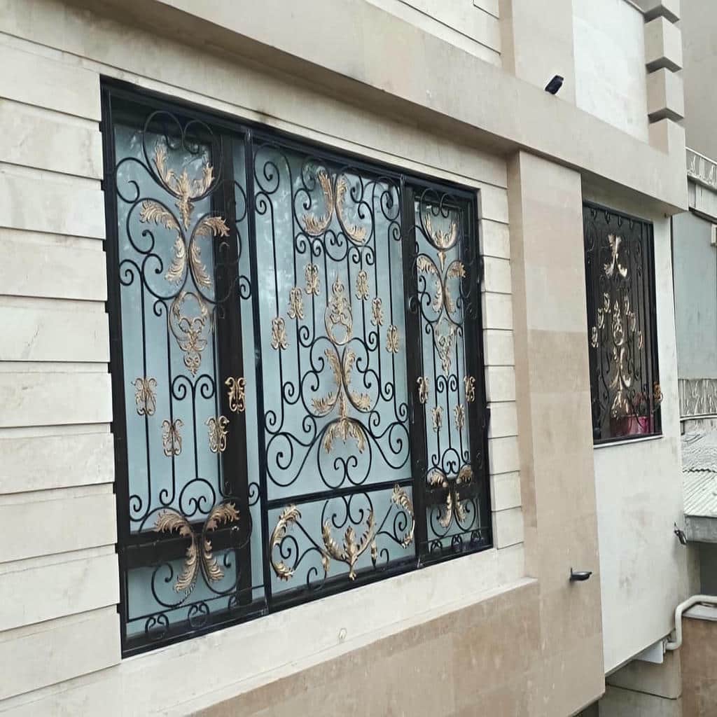 اجرای حفاظ پنجره ویلایی روکار با پایه پنهان