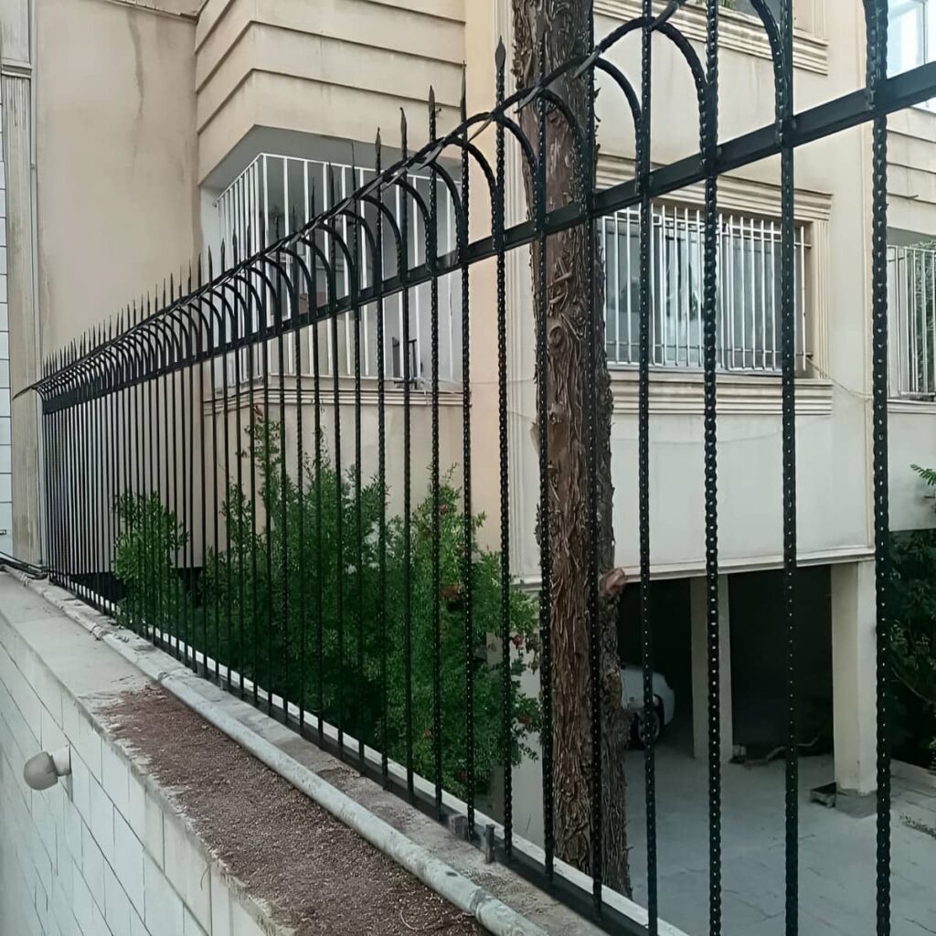 سفارش حفاظ سیم خاردار ترکیبی متناسب با مسیر