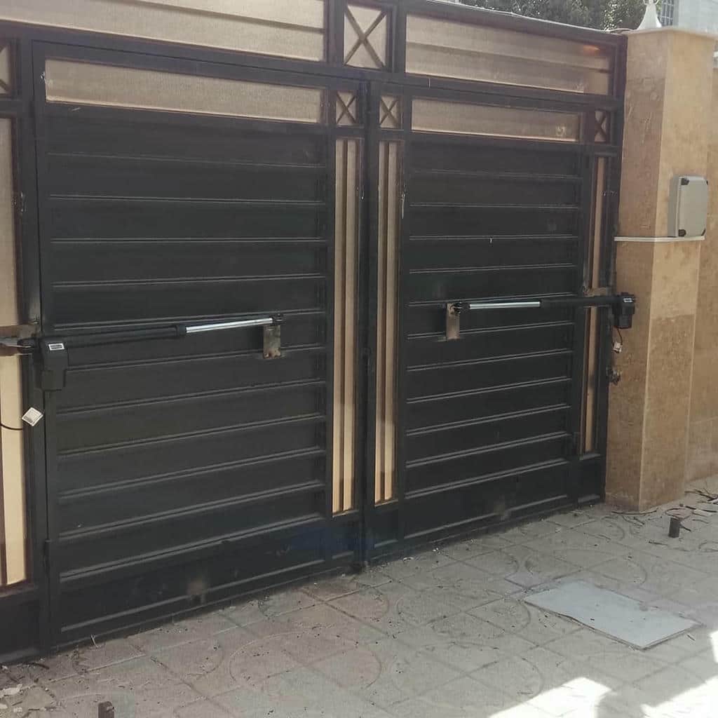 اجرای جک درب پارکینگ بی صدا روی درب دو لنگه