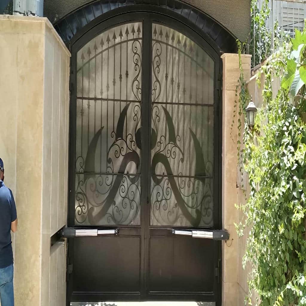 اجرای درب پارکینگ جک دار بازویی با مدار فرمان