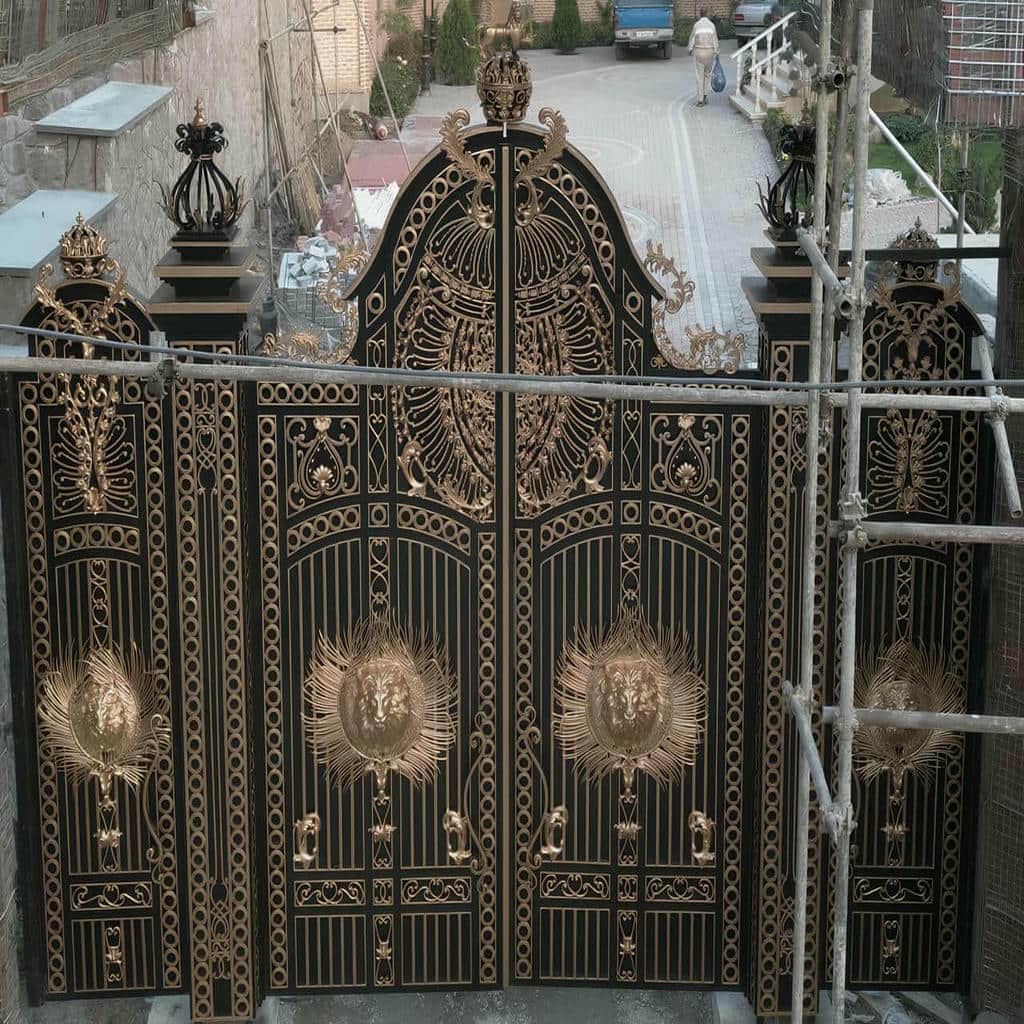 درب فرفورژه قوسی باغ با نقش خلوت