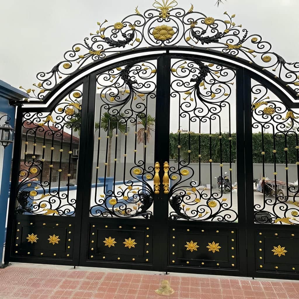 درب قوسی تاج مرکزی برای ورودی باغ