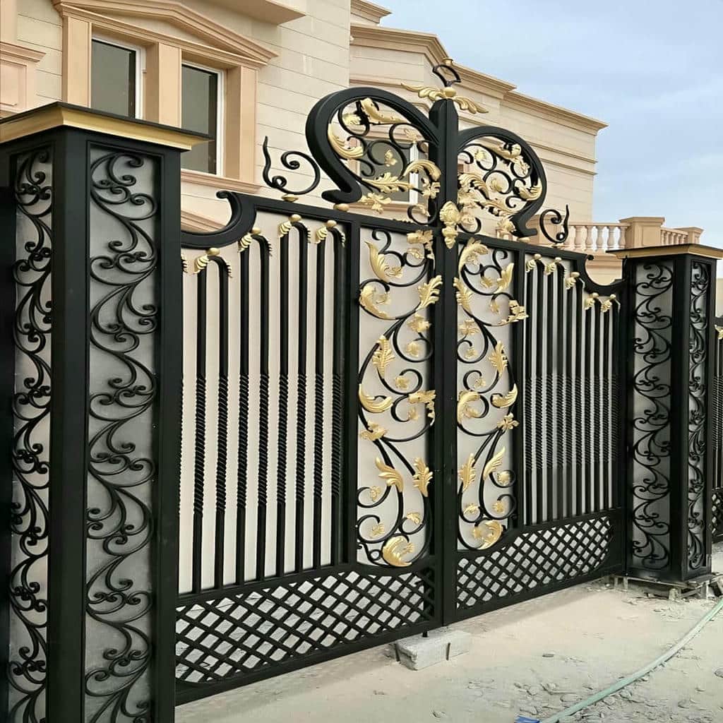 درب آهنی لیزری با خطوط مینیمال و پوشیدگی مناسب