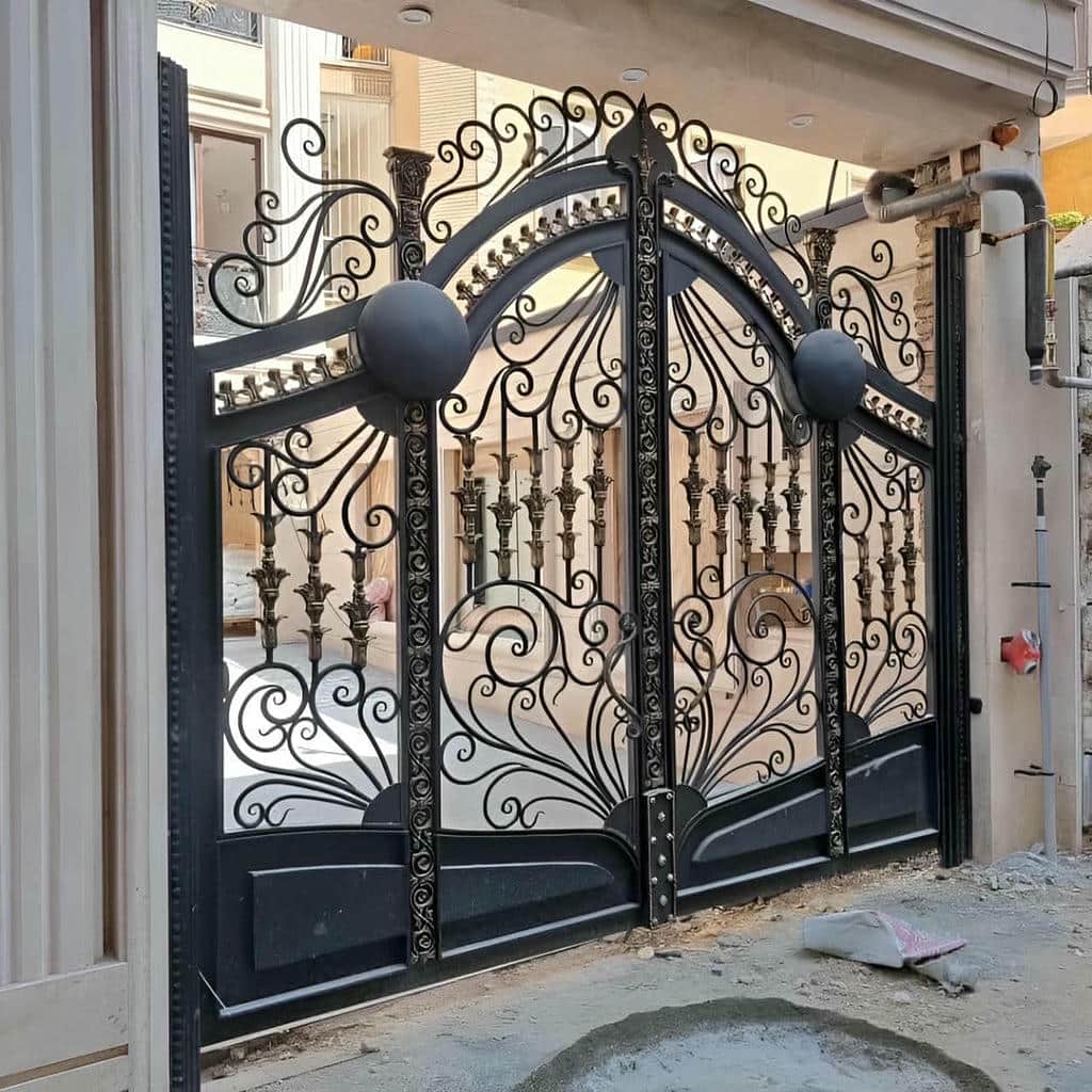 درب ویلا مدرن نمای سنگی با پنل یکپارچه