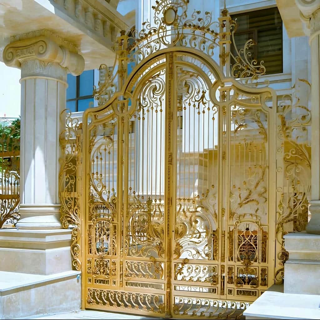 خدمات درب حیاط قاب فلزی پس از نصب