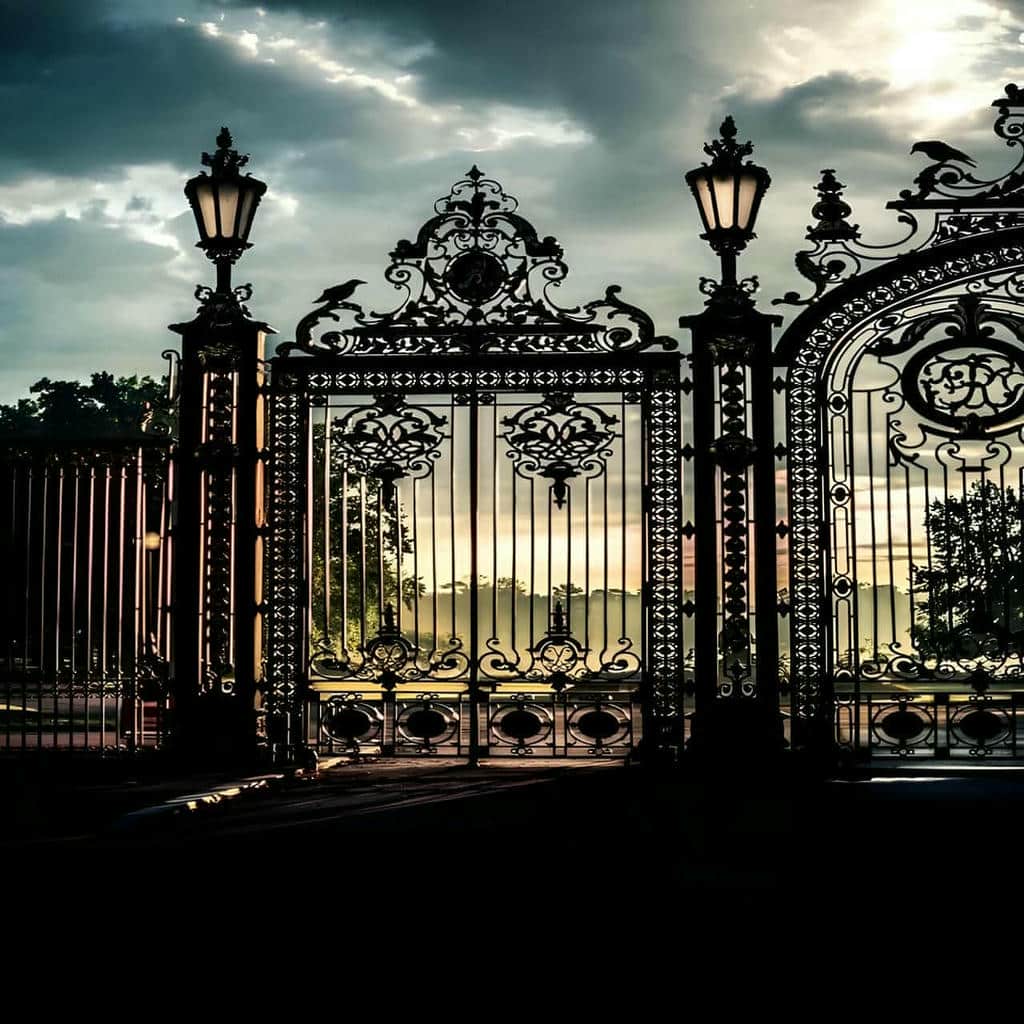 خرید درب حیاط کشویی ریل زمینی با طرح مدرن