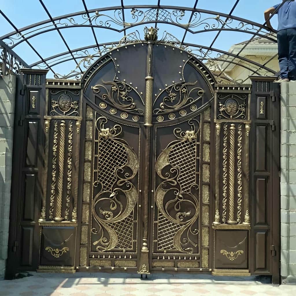 مدل پوشیده درب پارکینگ طرح چوب ترموود با حریم مناسب