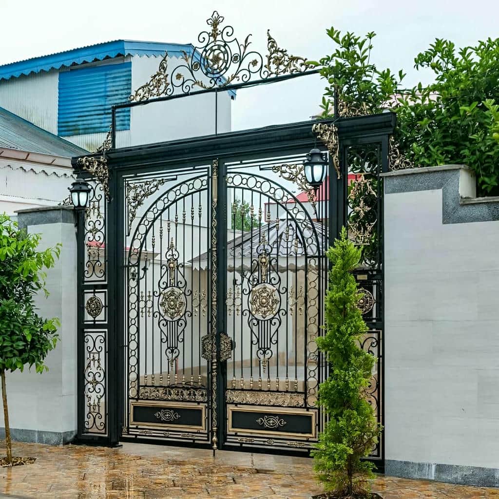 طرح نیمه مشبک درب پارکینگ ساده پروفیلی با حریم مناسب