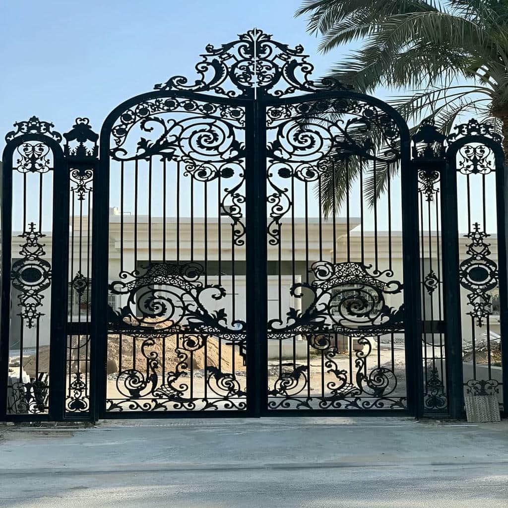 طرح قوس دار درب پارکینگ کلاسیک کتیبه دار