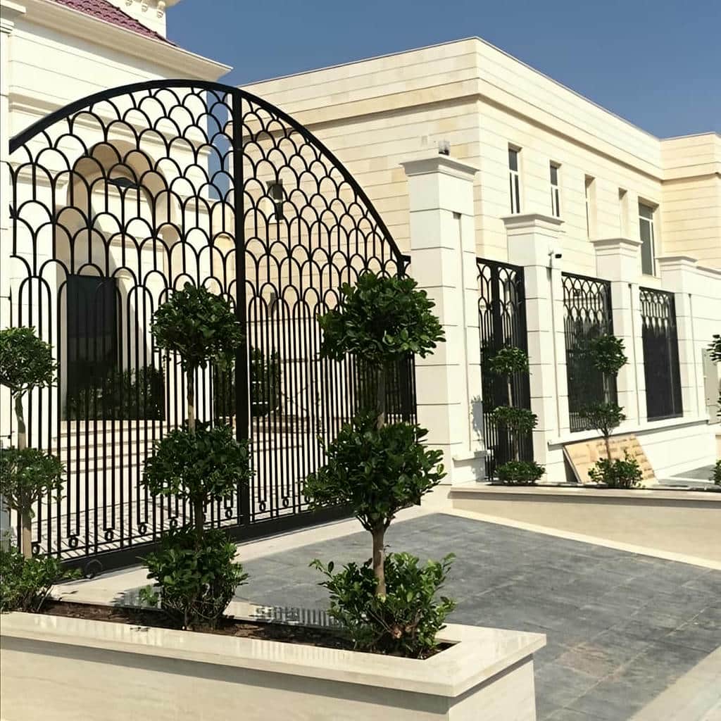 سفارش درب پارکینگ ریلی ریل زمینی پس از اندازه‌گیری دقیق