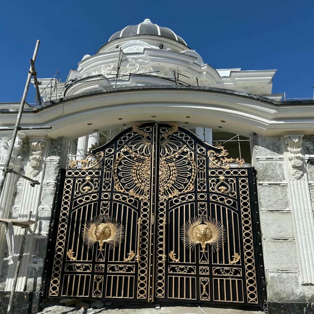 مشاوره انتخاب درب پارکینگ دو لنگه عریض متناسب با دهانه