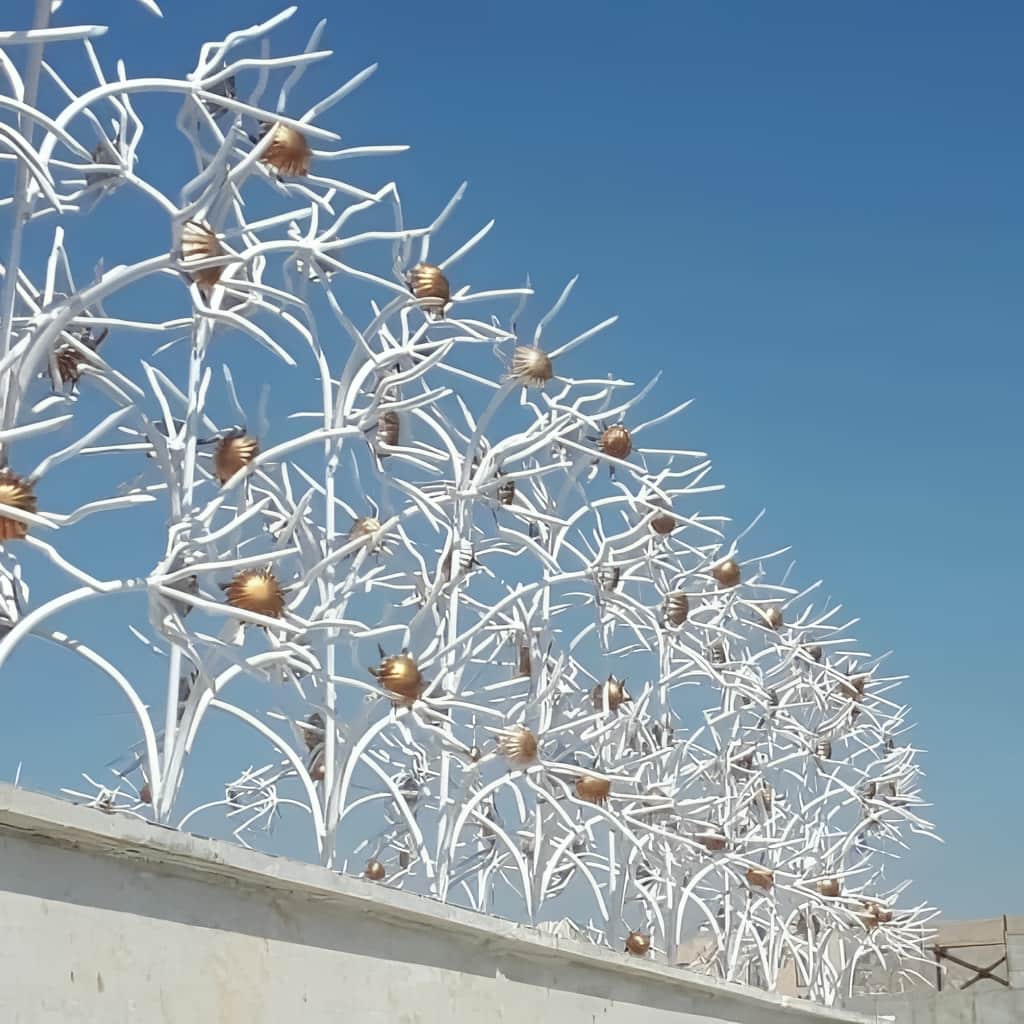 حفاظ گل آفتابگردان برای کنترل ورودی محوطه