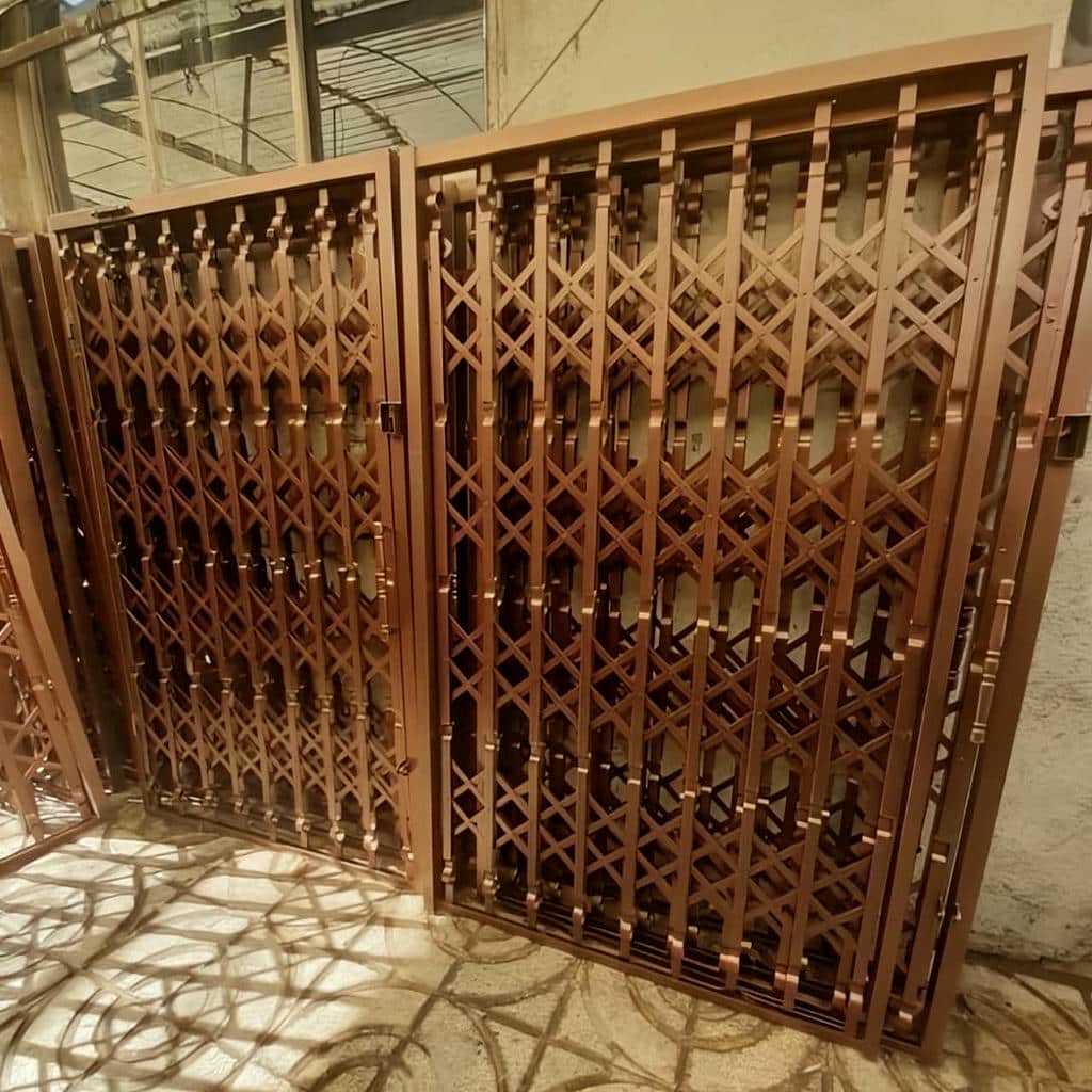 درب آکاردئونی قفل دار ورودی