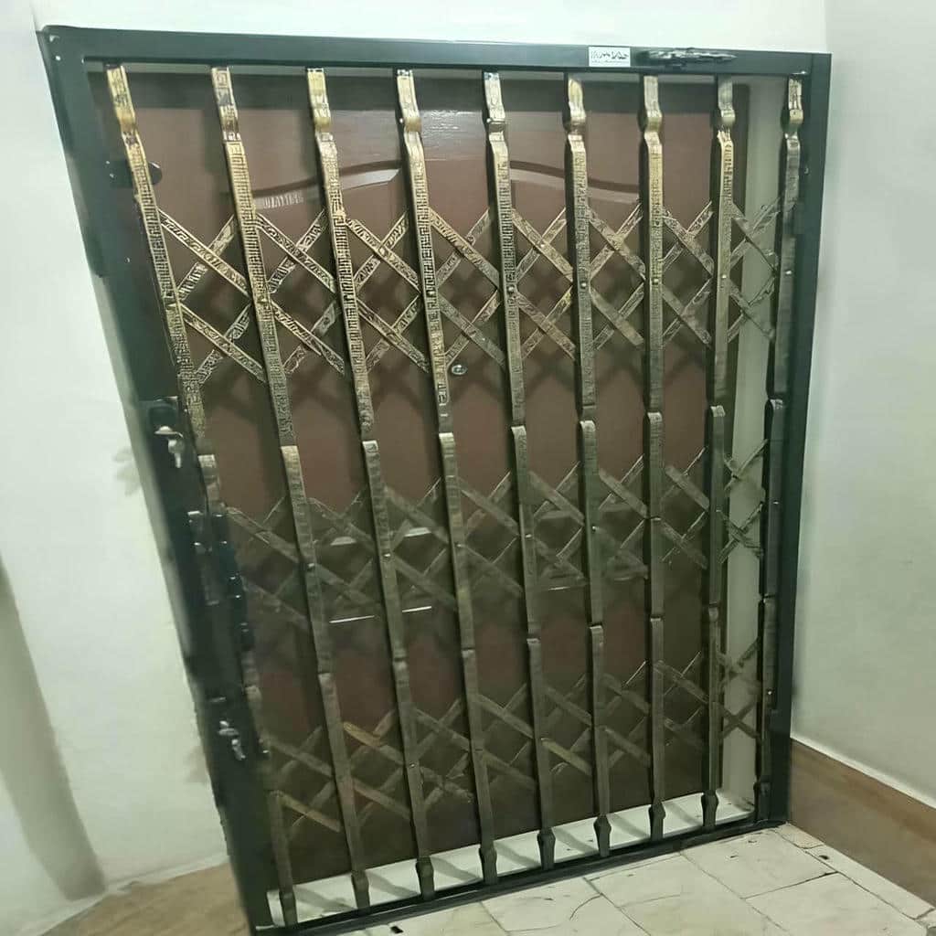 حفاظ آکاردئونی ضربدری با تسمه فلزی حفاظ آکاردئونی ضربدری با تسمه فلزی
