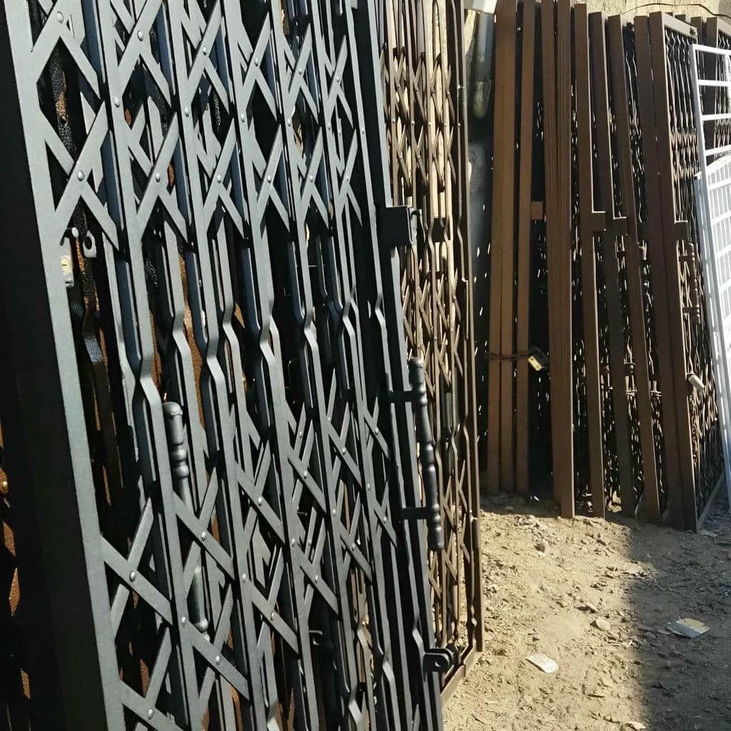 درب آکاردئونی ورودی ساختمان مدرن