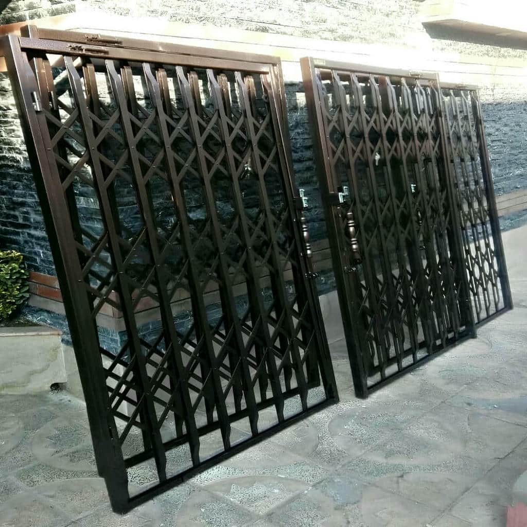 حفاظ درب ضد سرقت آکاردئونی ورودی آپارتمان حفاظ درب ضد سرقت آکاردئونی ورودی آپارتمان