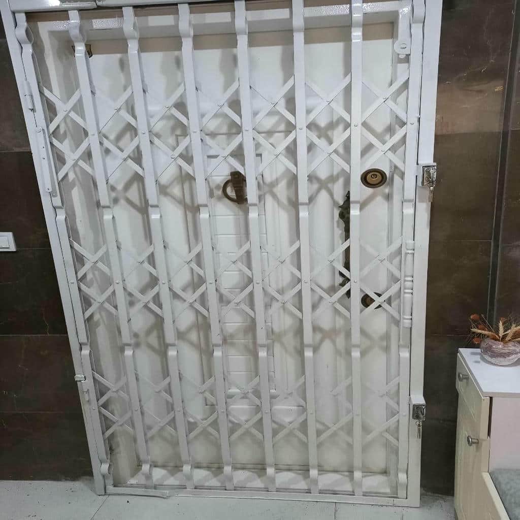 حفاظ آکاردئونی مشکی با پوشش مقاوم حفاظ آکاردئونی مشکی با پوشش مقاوم
