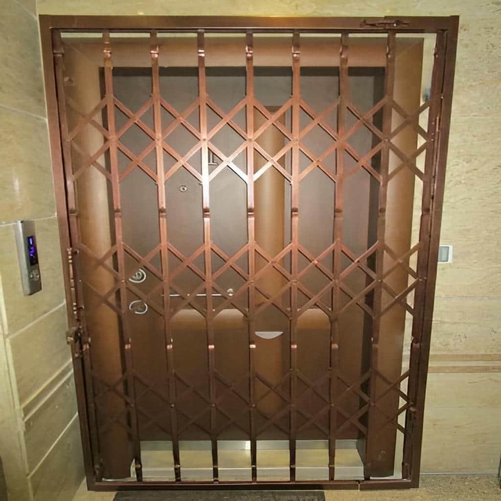 محافظ درب آپارتمان با طراحی هماهنگ محافظ درب آپارتمان با طراحی هماهنگ