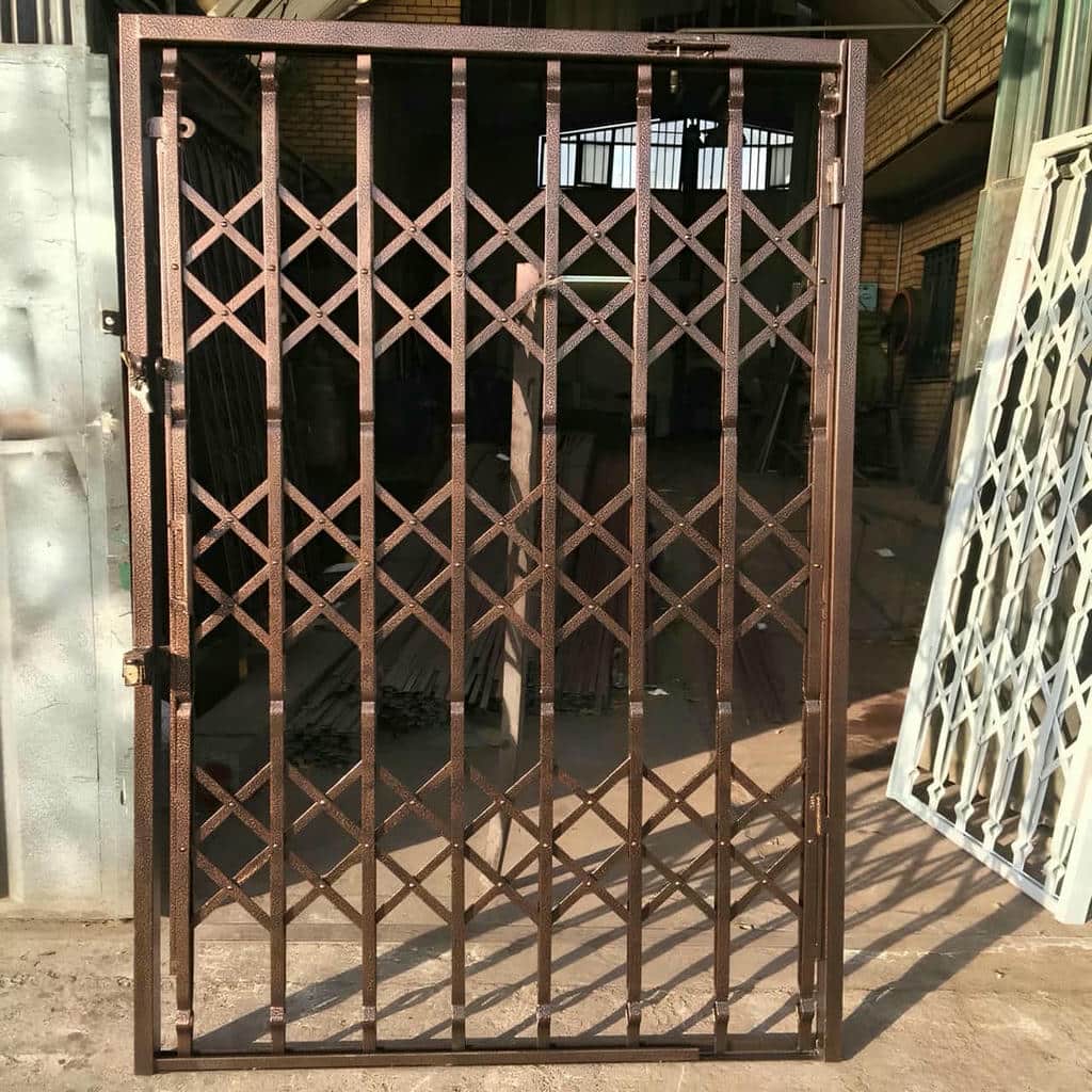 محافظ ورودی آپارتمان با پوشش مقاوم