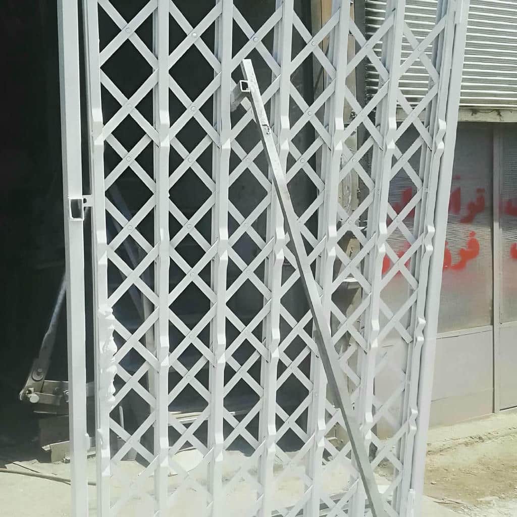 درب آکاردئونی فلزی ورودی ساختمان
