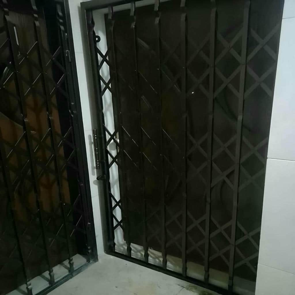 درب حفاظتی آپارتمان نمای مینیمال فلزی