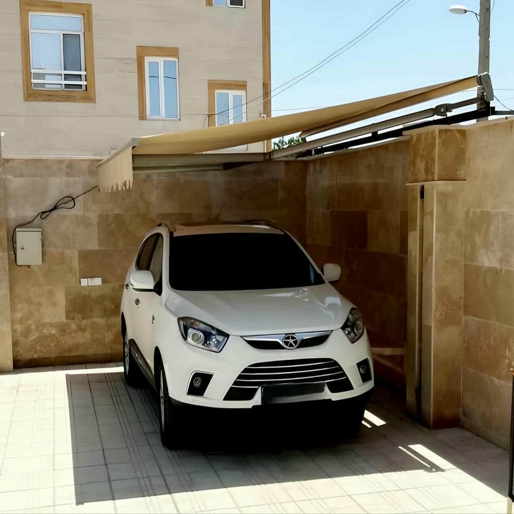 سایبان بازویی هماهنگ با نمای ساختمان