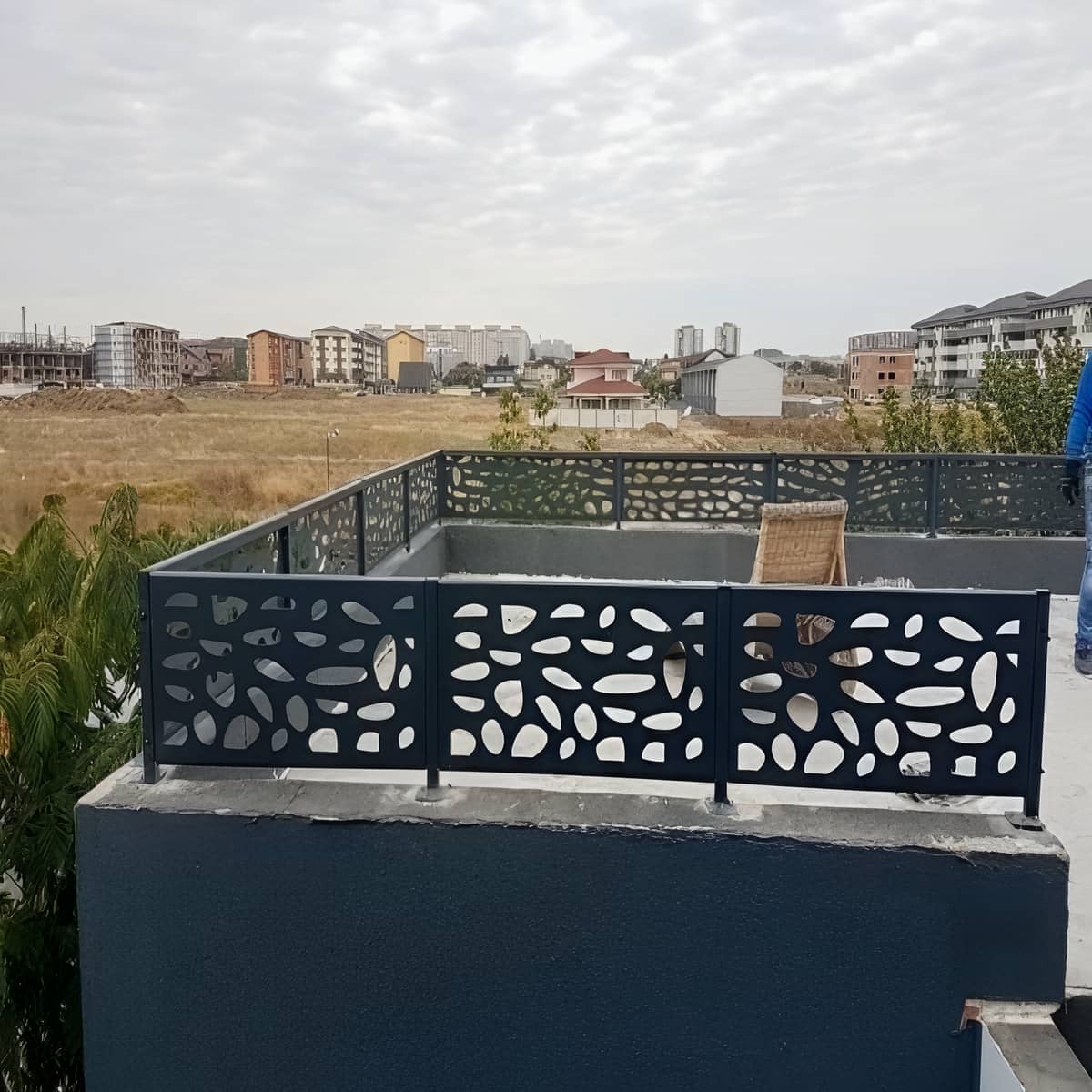 نرده پله آپارتمان فلزی با طراحی کلاسیک