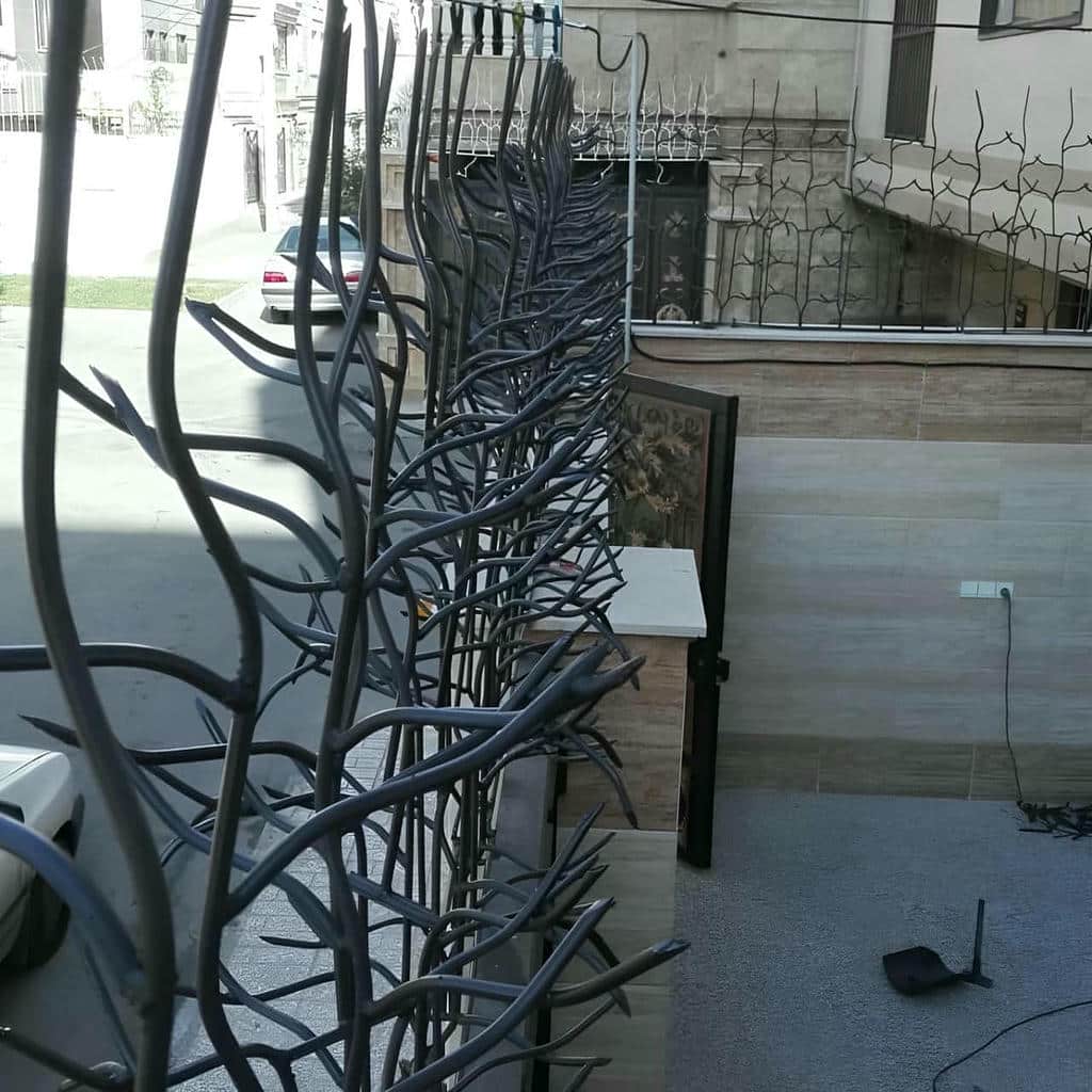 حفاظ دیوار حیاط لیلیوم در نمای ساختمان حفاظ دیوار حیاط لیلیوم در نمای ساختمان