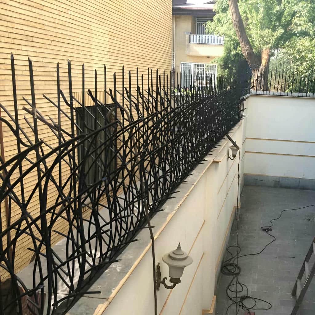 حفاظ دیوار ایرانی با پوشش رنگی حفاظ دیوار ایرانی با پوشش رنگی