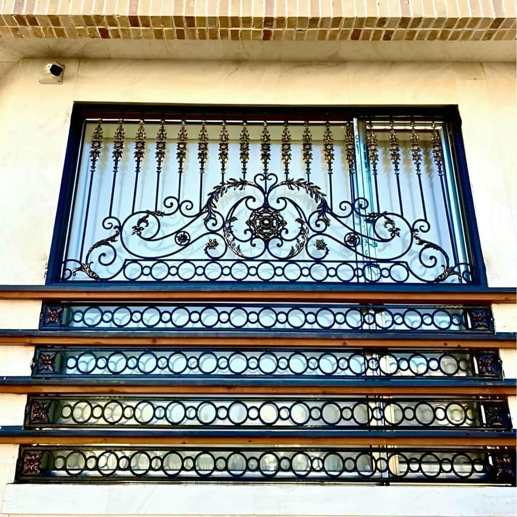 گارد پنجره فلزی با طراحی دکوراتیو