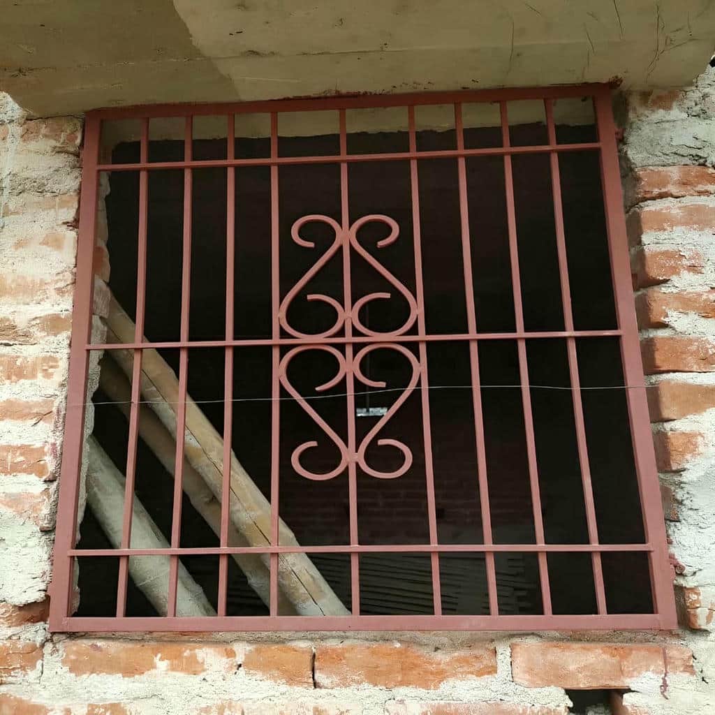 محافظ پنجره آپارتمان مدرن