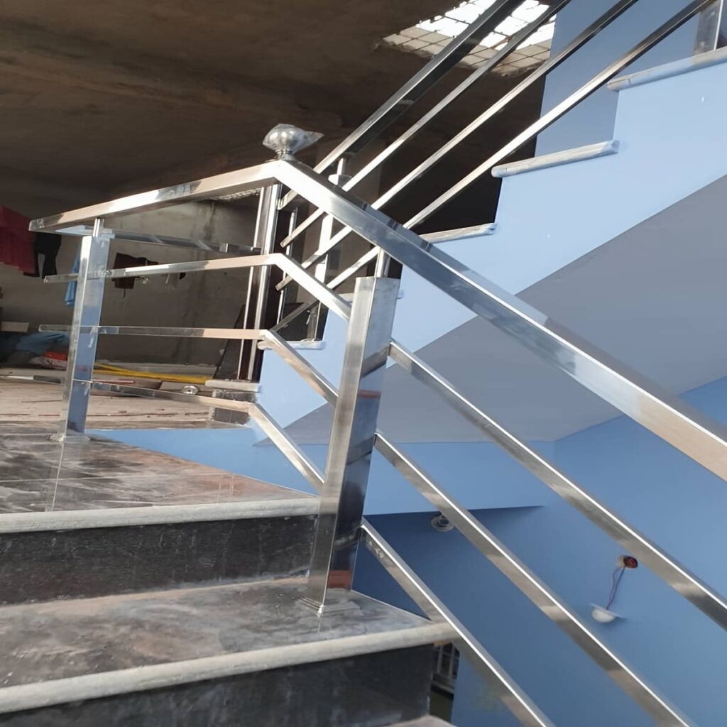 نرده استیل بالکن با طراحی مدرن
