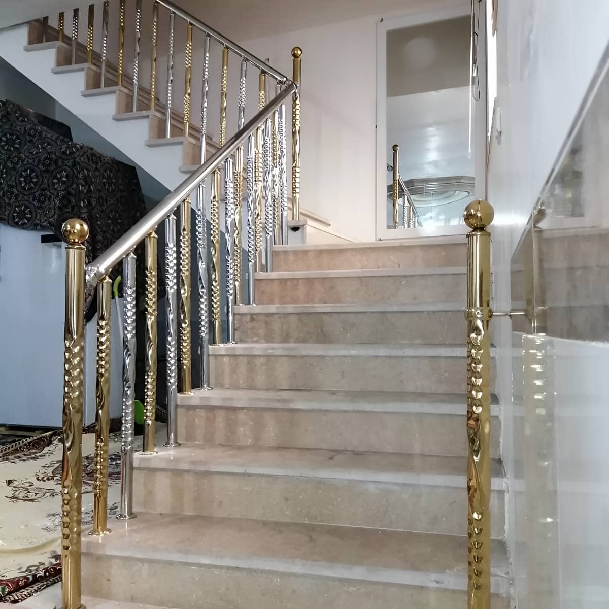 نرده استیل بالکن با سطح براق و طراحی مدرن مرکز فروش نرده استیل بالکن برای انتخاب جنس و متریال مناسب