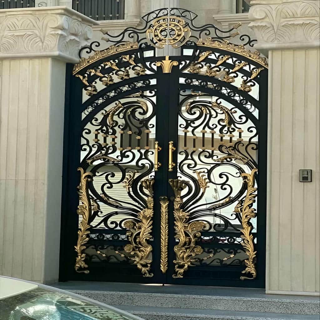 درب ویلا آهنی با رنگ هماهنگ نما درب ویلا آهنی با رنگ هماهنگ نما