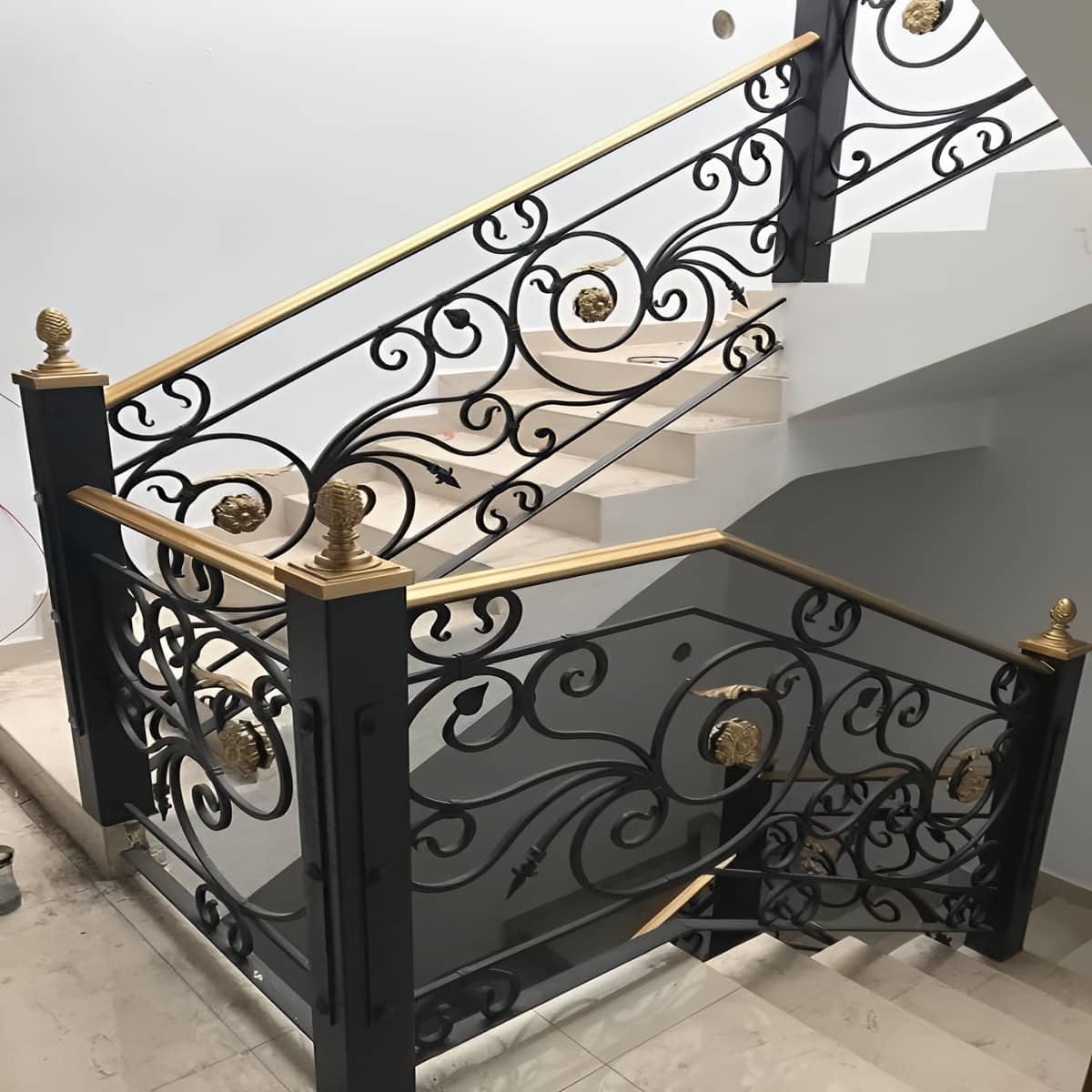 مرکز عرضه نرده بالکن آپارتمان برای نمای کلاسیک و فرفورژه