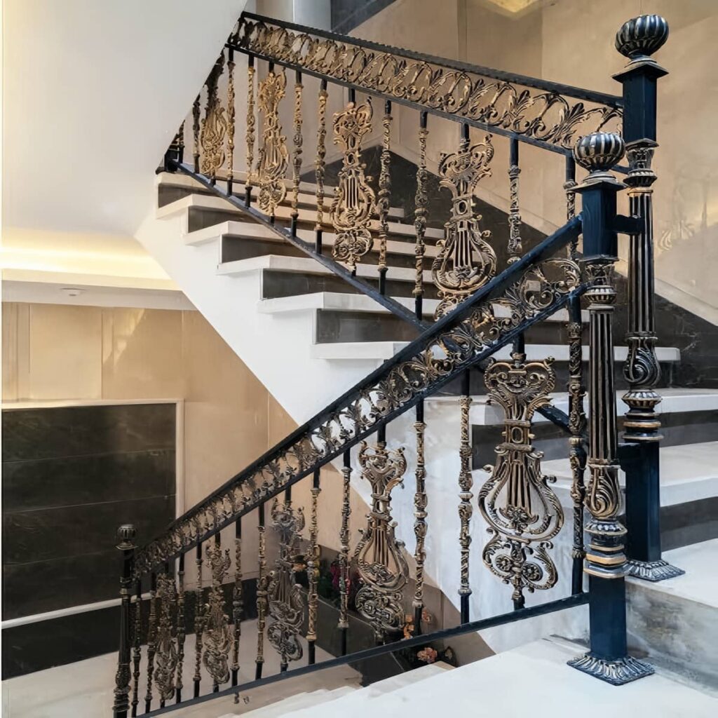 نرده فرفورژه راه پله کنار دیوار