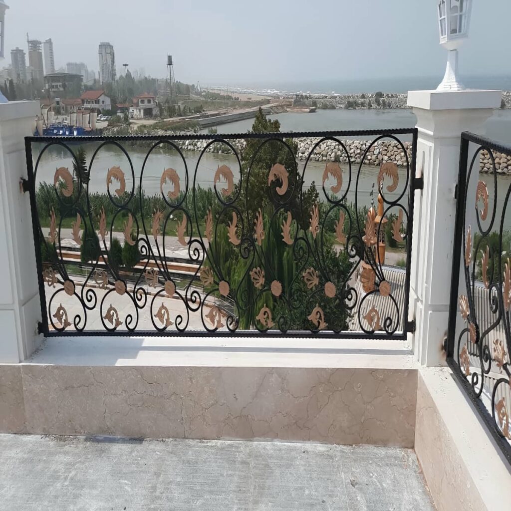 نرده آلومینیومی بالکن نمای ساختمان مدرن